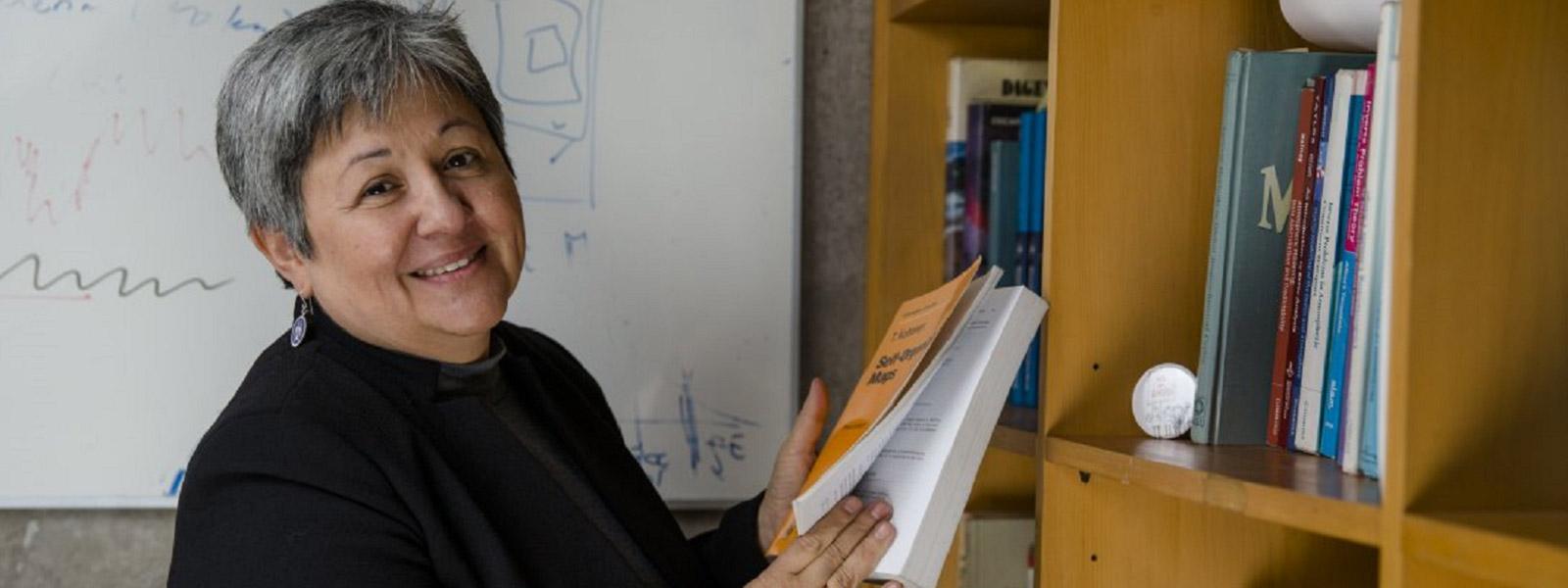 La nueva directora del Departamento de Postgrado y Postítulo de la Universidad de Chile, Laura Gallardo, aseguró que trabajará para “potenciar el rol de los y las estudiantes de postgrado en su formación y actividad de investigación”.